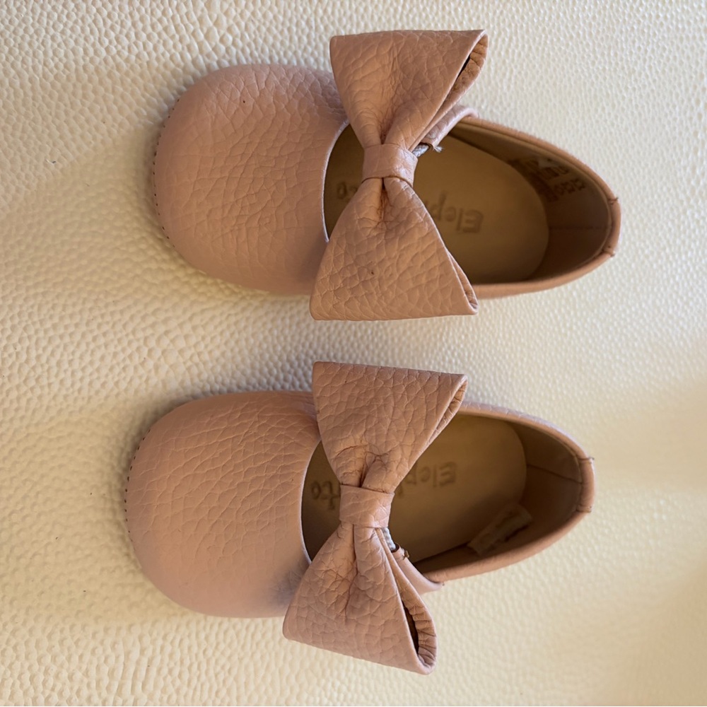 Pink Ballerina Shoe with Bow- like new- size 2 infant